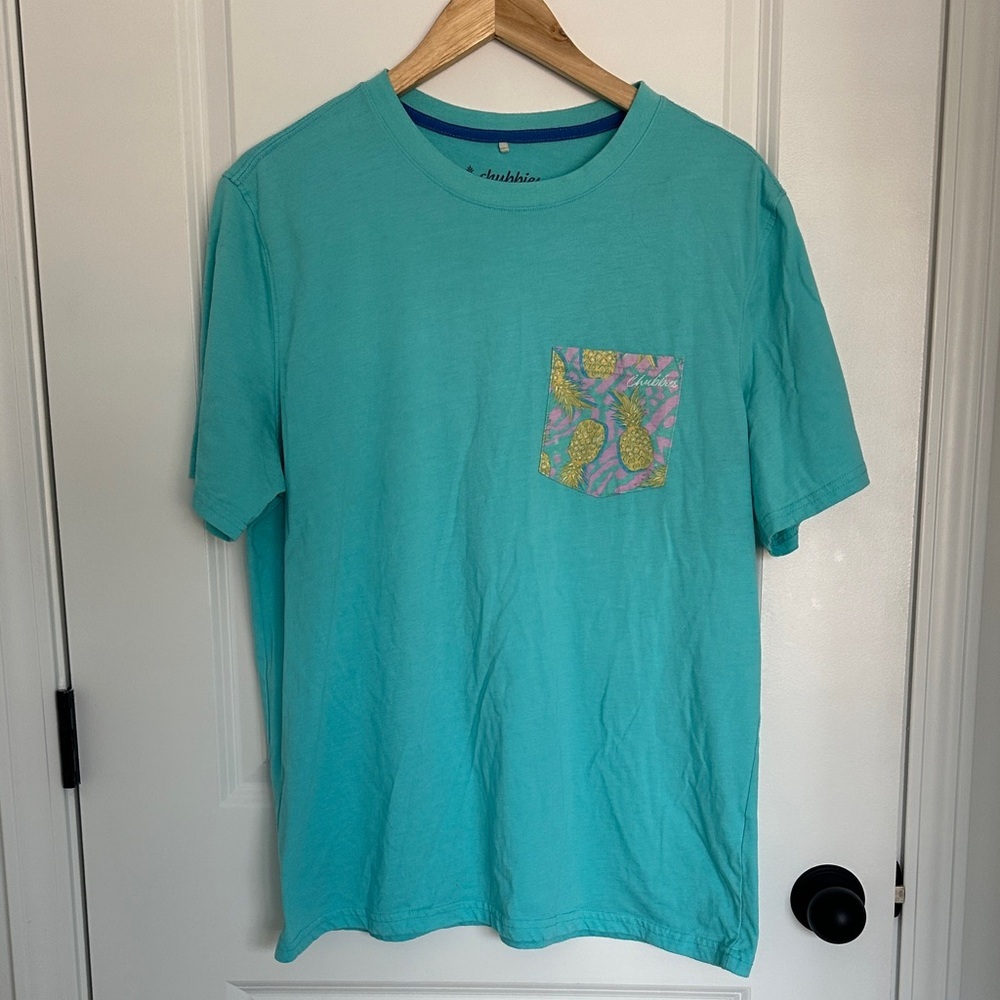 Chubbies Men’s Tee with Colorful Pocket Aqua XL
